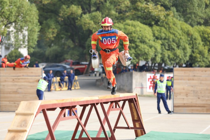 66名“藍(lán)焰尖兵”同臺(tái)競(jìng)技